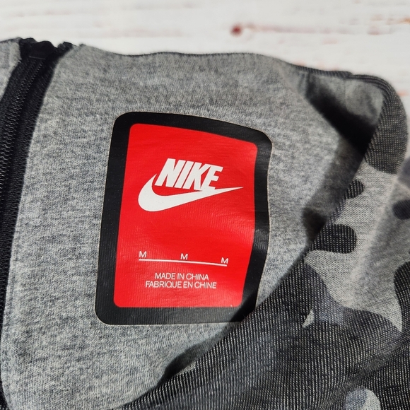 NIKE Tech Black And Gray Camo Crew Neck Sweatshirt (M) - Picture 7 of 8